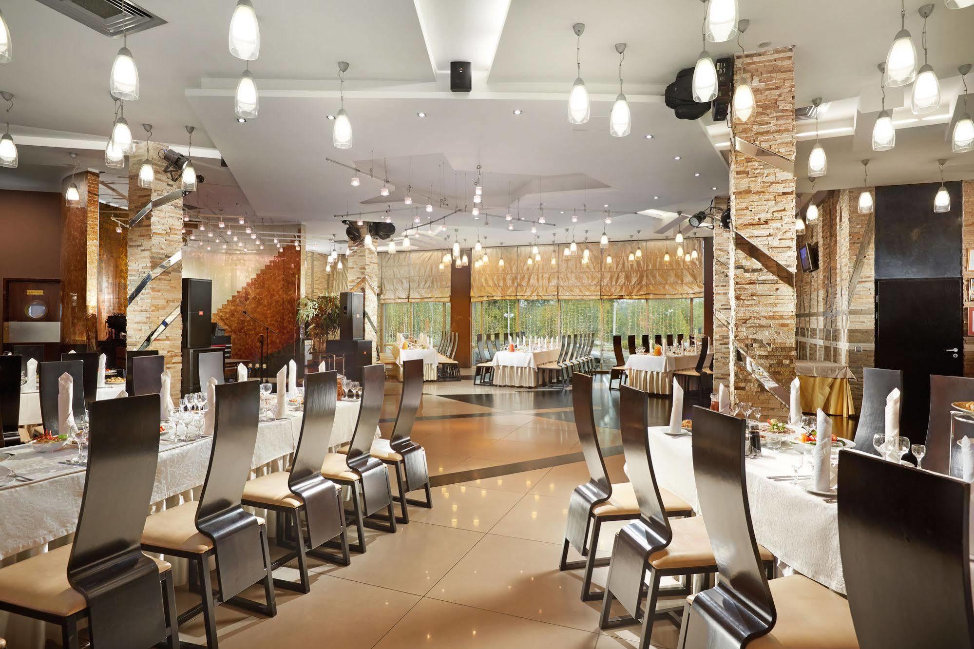 Victoria Hotel & Business Centre Minsk Buitenkant foto