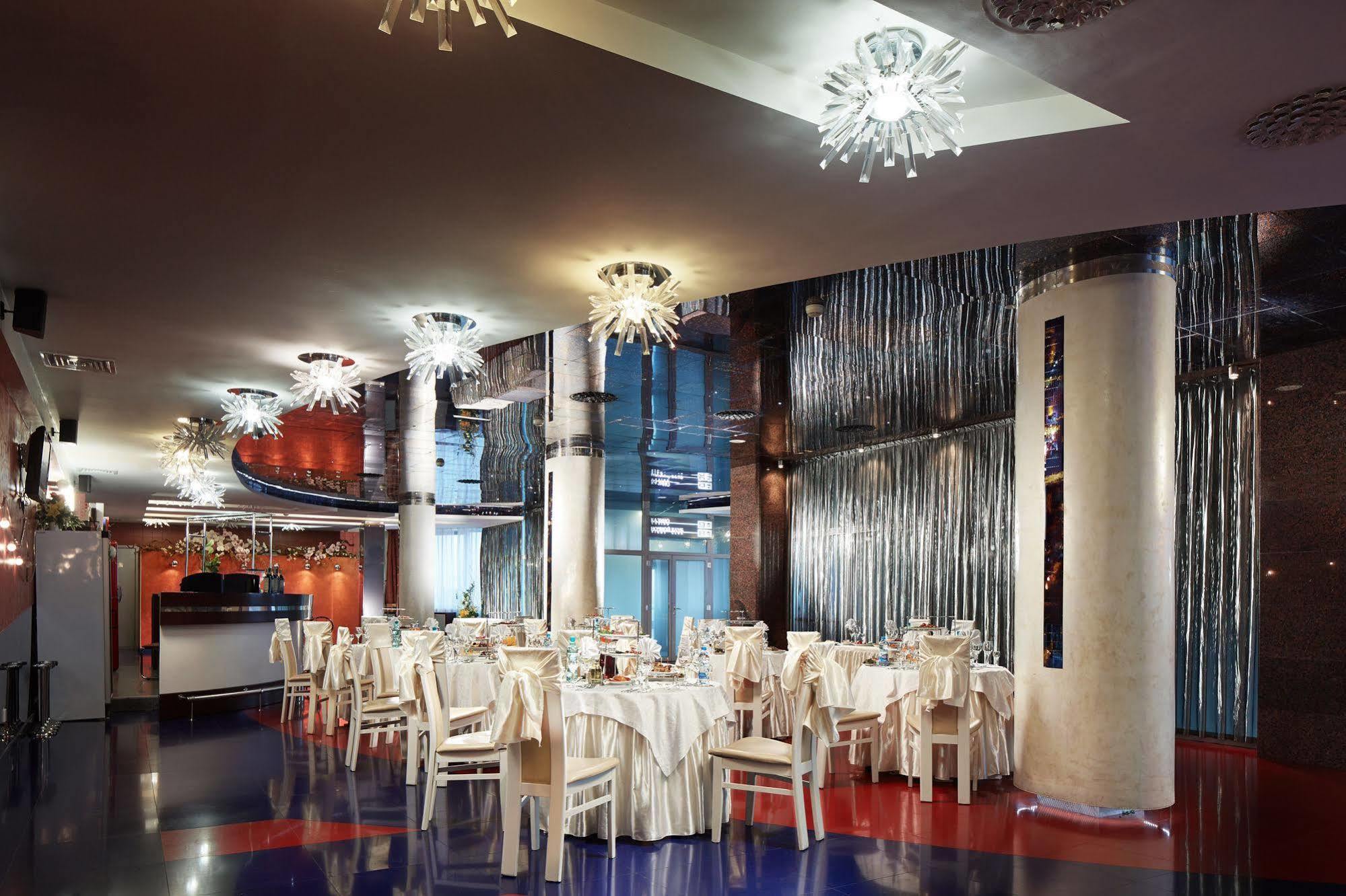 Victoria Hotel & Business Centre Minsk Buitenkant foto