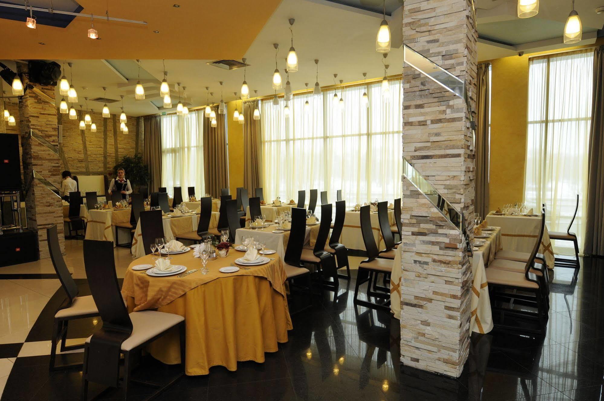 Victoria Hotel & Business Centre Minsk Buitenkant foto