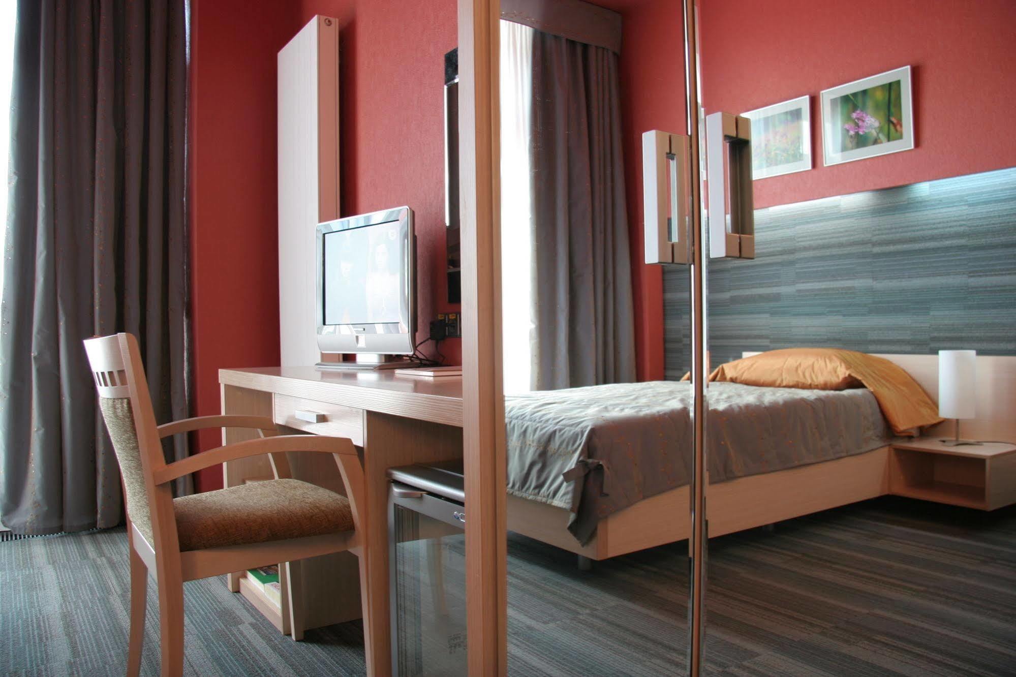 Victoria Hotel & Business Centre Minsk Buitenkant foto