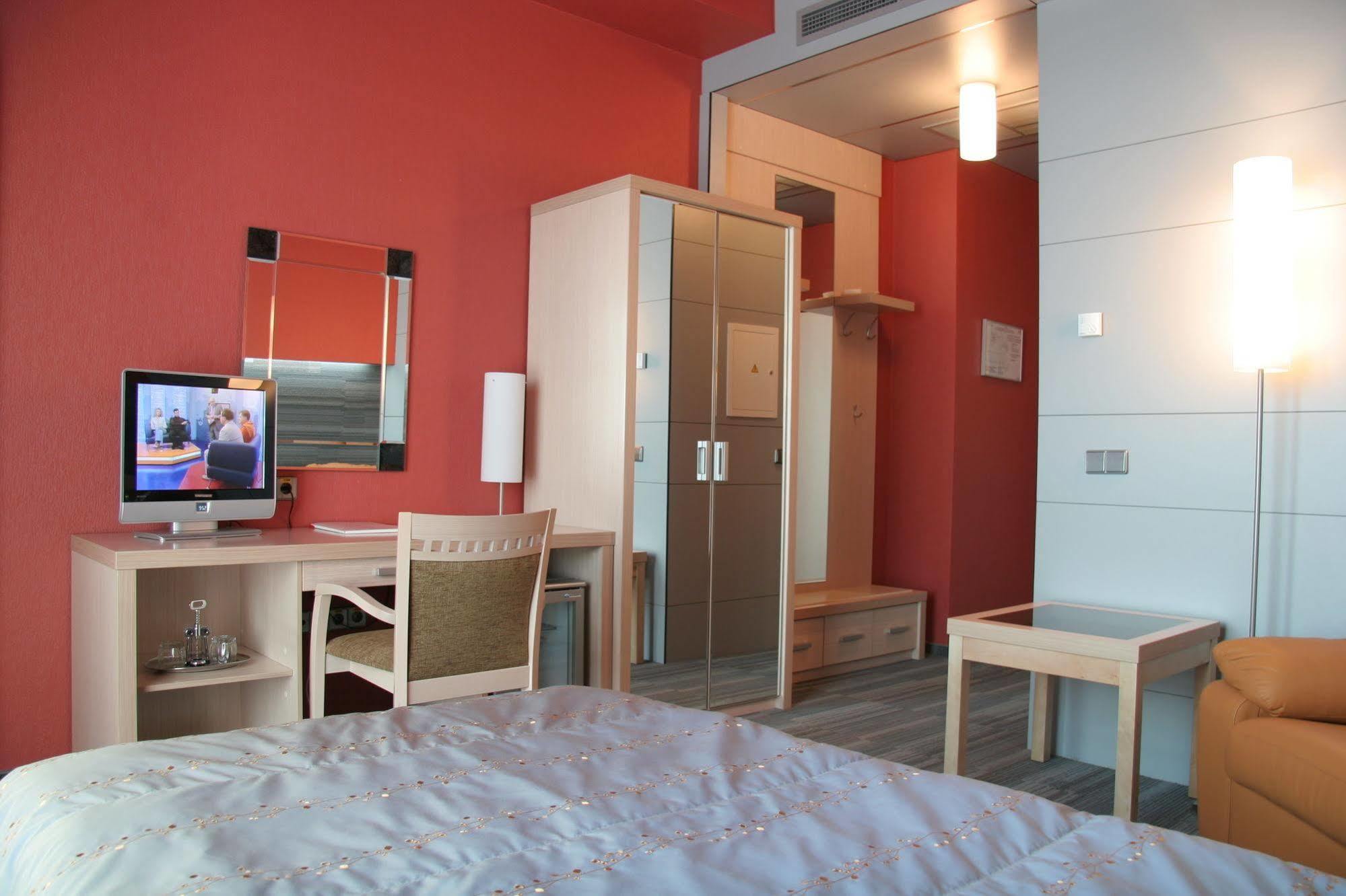 Victoria Hotel & Business Centre Minsk Buitenkant foto