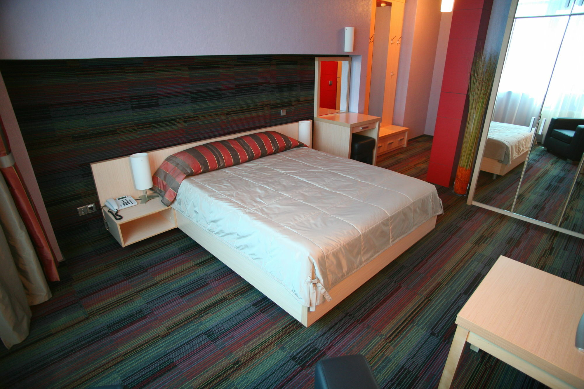 Victoria Hotel & Business Centre Minsk Buitenkant foto